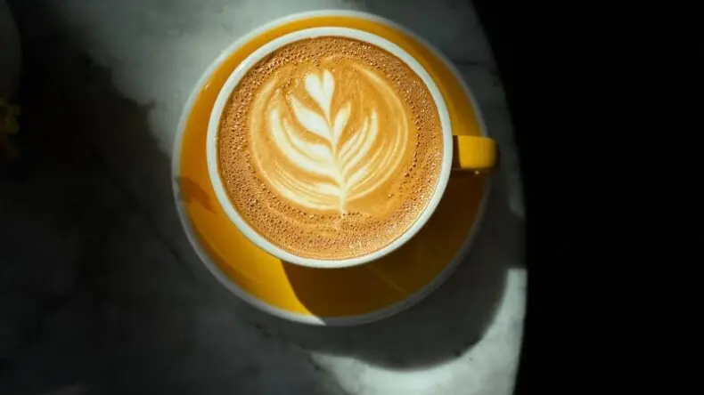 Dirty chai latte beverage